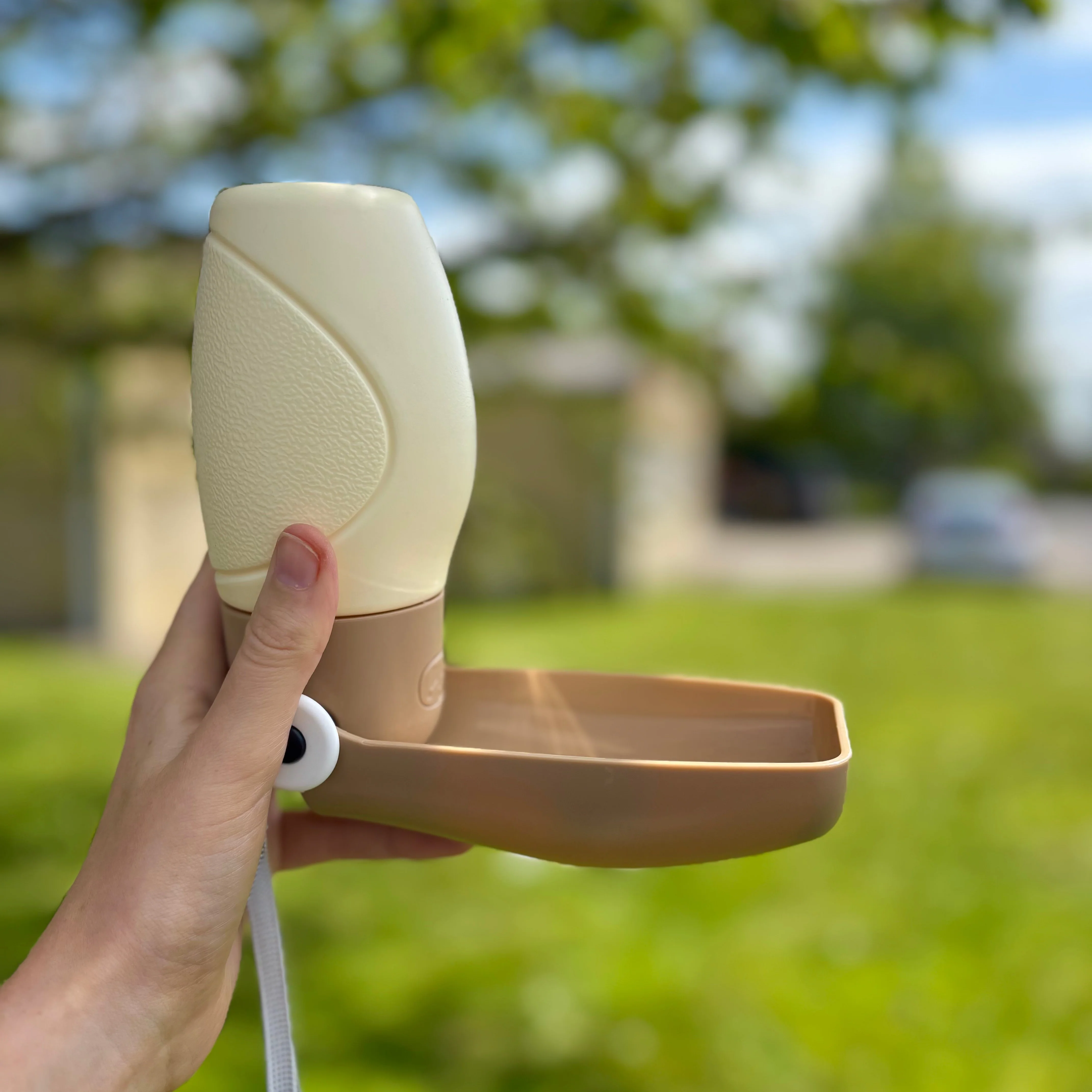 All-In-One Foldable Travel Dog Water Bottle - Image 8