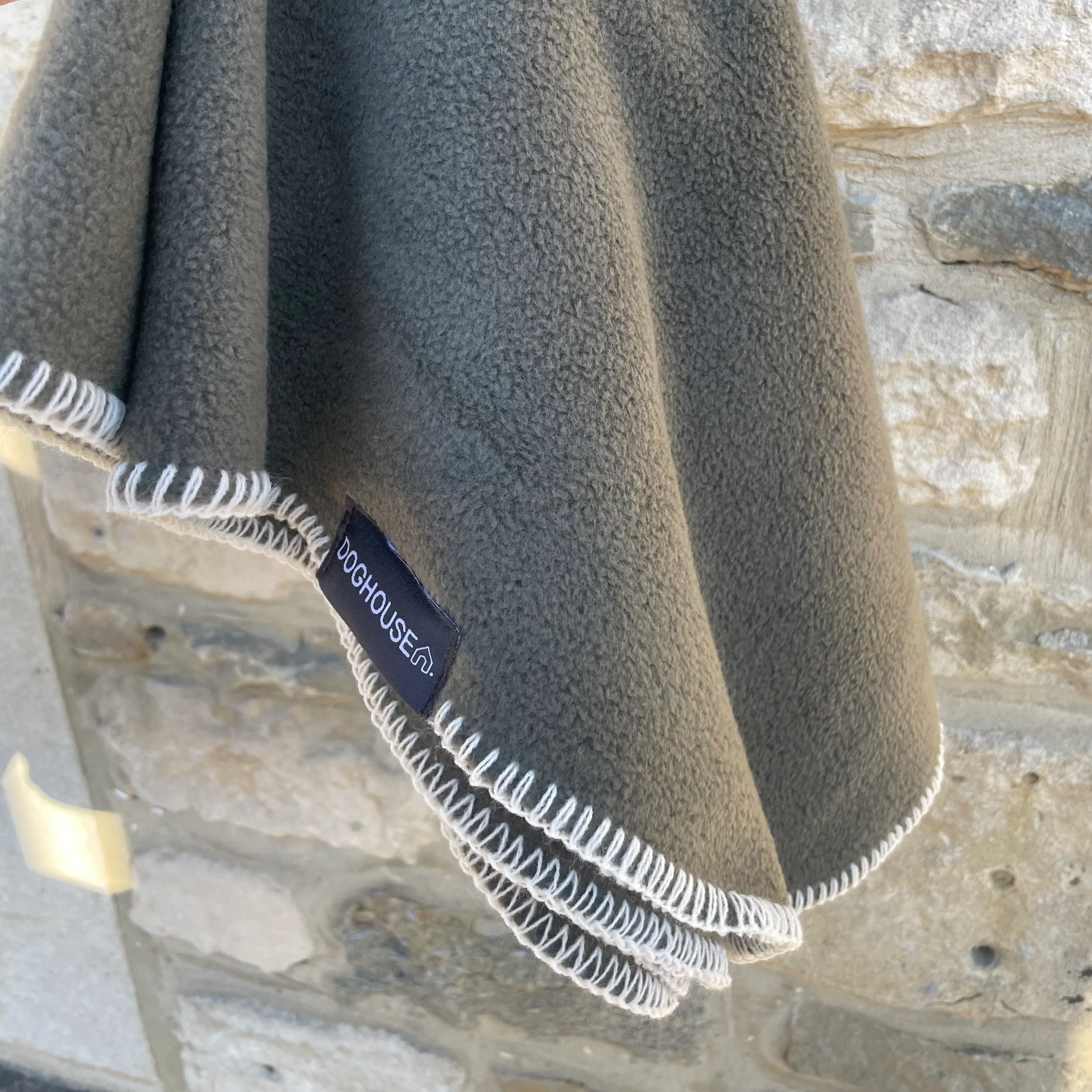 NEW Doghouse Single Stitched Blankets for Dogs - Image 5